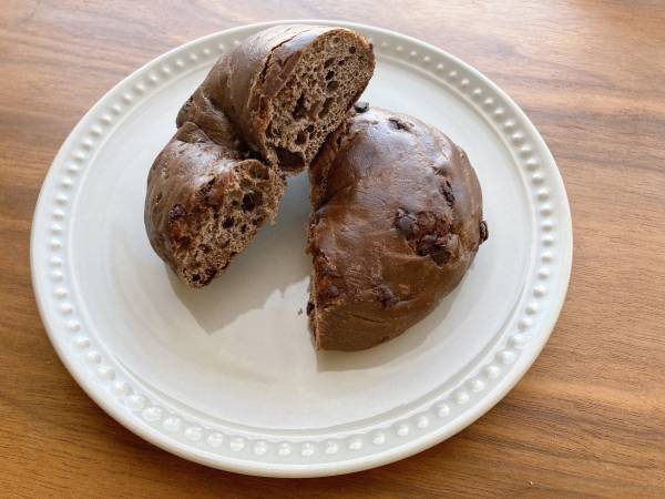 「むぎゅっと」がたまらん♡「もっちり噛み応え抜群◎」【ローソン】“ベーグル超チョコ”要チェック