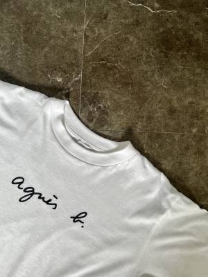 「毎日でも着たい」「スタイルアップ効果」も抜群！【agnesb．】“ショート丈Tシャツ”がかわいい