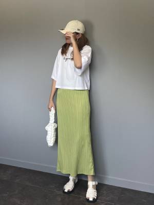 「毎日でも着たい」「スタイルアップ効果」も抜群！【agnesb．】“ショート丈Tシャツ”がかわいい