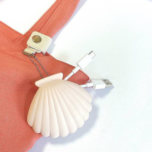 「3軒回ってようやく購入」！【セリア】「一目惚れ」した”シェル型ケーブルリール”が超便利！！