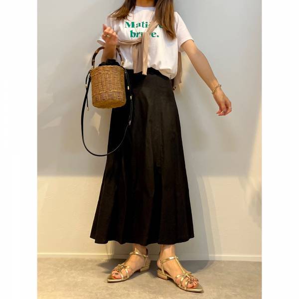 夏の羽織りの「定番」はやっぱりコレ！【ユニクロ】シアー感が可愛い”ライトＶネックカーディガン”