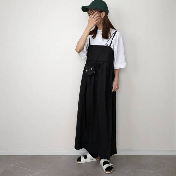 「脚長効果抜群」「大活躍しそう」【ユニクロ】「なんにでも合う」”ブラックワンピ”が可愛い