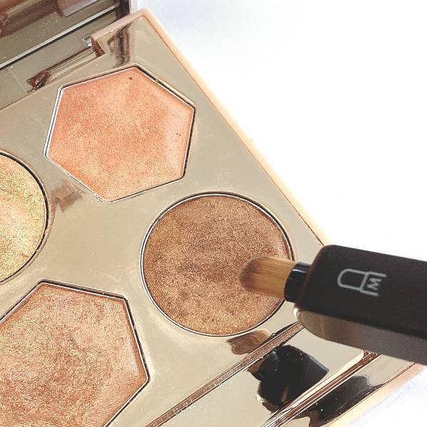 こんなの待ってたーー！超便利【セリア】ポーチが汚れないって最高♡”スライド式アイシャドウブラシ”