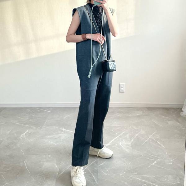 「真夏にたくさん着たい」！「2色買いして大正解」【ZARA】”癖ありトップス”で「格上げコーデ」