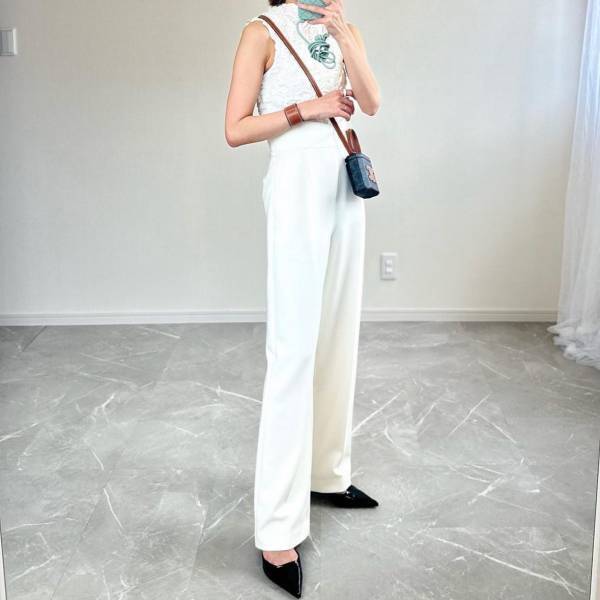 「真夏にたくさん着たい」！「2色買いして大正解」【ZARA】”癖ありトップス”で「格上げコーデ」