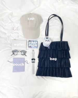 「かさばらなくて優秀◎」「絶対人気になりますね」【3COINS】かなりコンパクト！”二つ折りウォレット”に注目