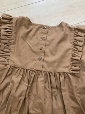 「シックな雰囲気」で「主役級」【ZARA】の”半袖シャツ”がとーってもオシャレ！