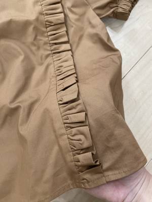 「シックな雰囲気」で「主役級」【ZARA】の”半袖シャツ”がとーってもオシャレ！