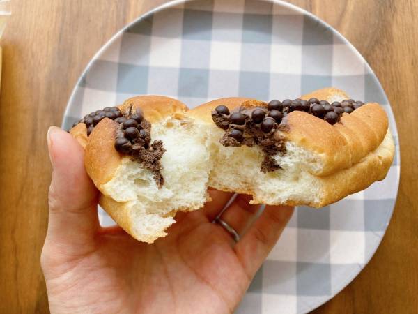 「チョコ好きさん」必見！！【ファミリーマート】”パフチョコホイップサンド”は「要チェック」