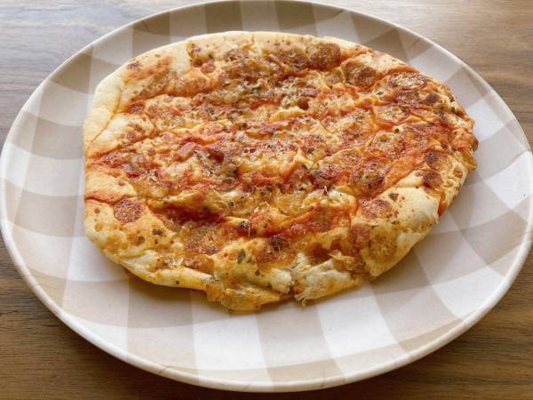 「大人気のスナック菓子を再現」？！【ファミリマート限定】「もっちり食感」”ピザポテトみたいなパン”