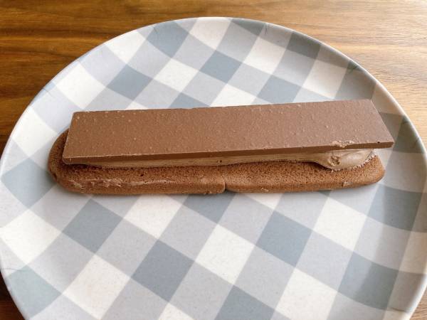 「どこを食べてもチョコの味」で夢のよう～！【ファミリーマート】贅沢な「チョコ好きのためのスイーツ」