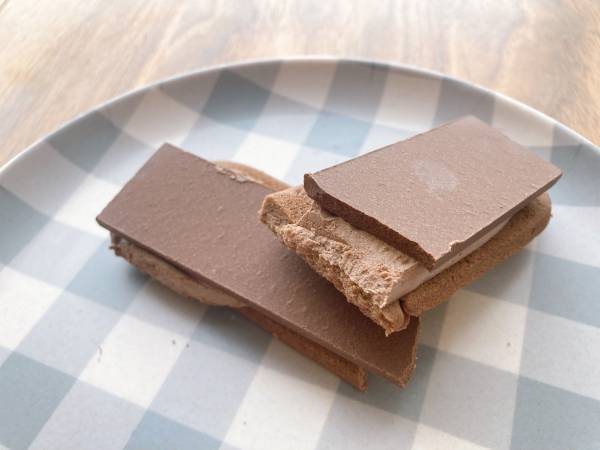 「どこを食べてもチョコの味」で夢のよう～！【ファミリーマート】贅沢な「チョコ好きのためのスイーツ」