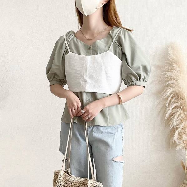 「くすみ」カラーで気分が上がるぅ！【GU】「価格がバグってる」”トップス”2選