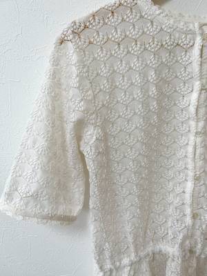 「驚きのプライス」「体型カバーも叶う」【しまむらコラボ】レース素材が可愛い”万能2WAYブラウス”