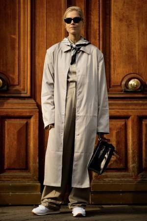 ビッグシルエットでモダンな趣を。リンダ・トールの着こなし【今、気になるファッションアイコン】