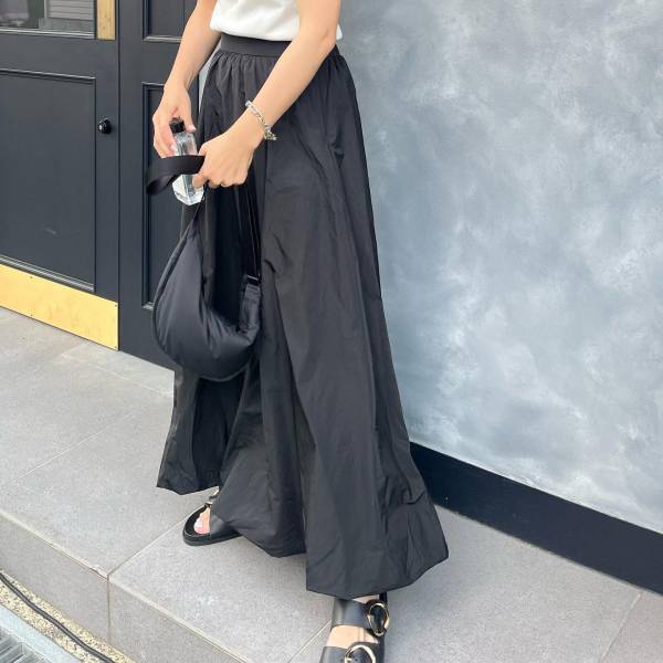 【ユニクロ】の「バズりバッグ」リアルに使いすぎ！「ほーんと楽だ♡」”ミニショルダーバッグ”