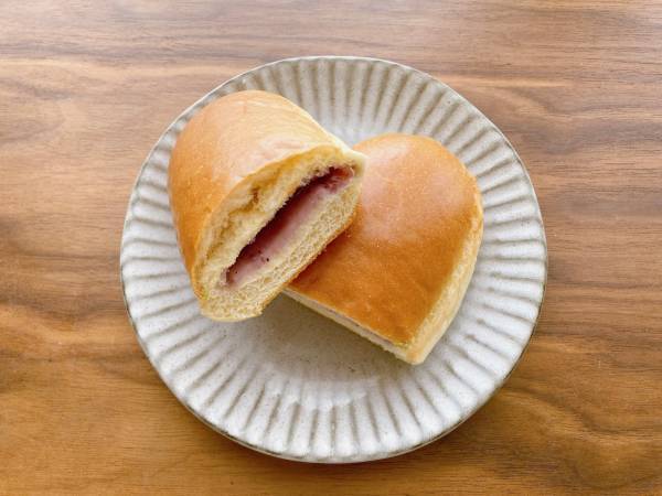 とろ～りチーズクリームがやみつき！今食べてほしい【ファミリーマート】の”菓子パン”とは