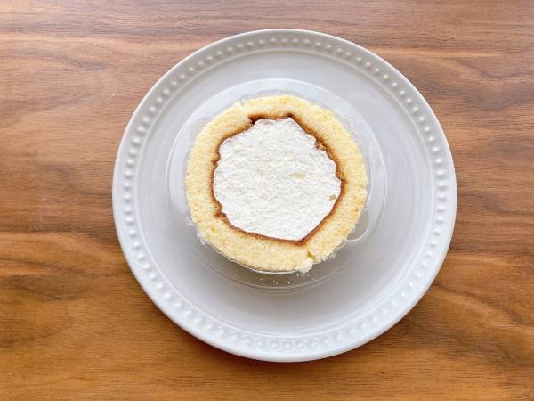 「中毒性」がたっぷり…♡「不動の人気！」【ローソン】“プレミアムロールケーキ”が絶品