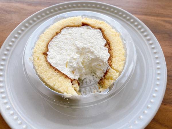 「中毒性」がたっぷり…♡「不動の人気！」【ローソン】“プレミアムロールケーキ”が絶品