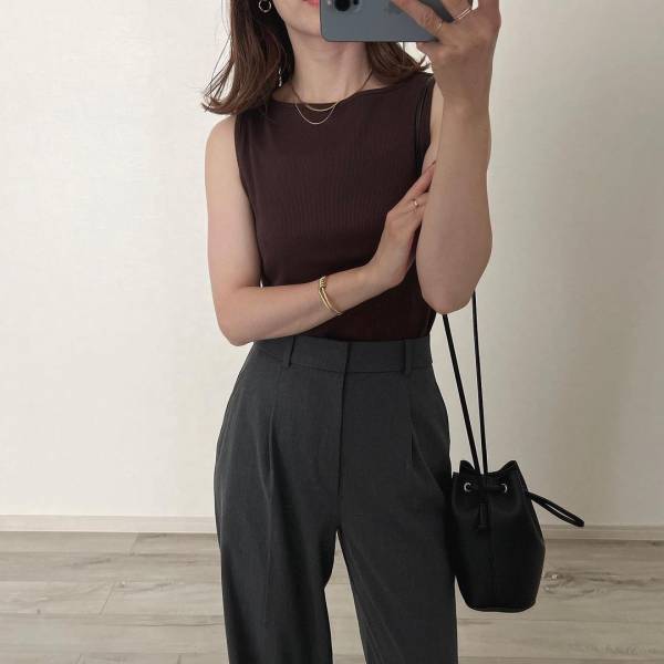 「シンプルで使える！着回せる！」【ユニクロ】「これ買って良かった！」”リブボートネックノースリーブT”