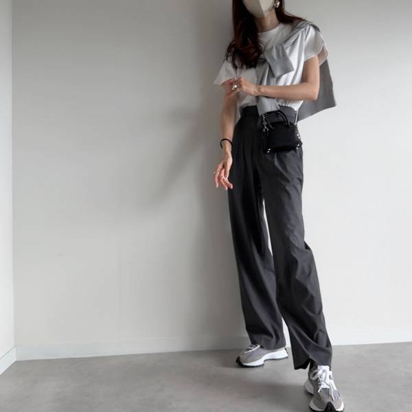 「大人気」で今までに「3世代」発売されてる【ユニクロ】”タックワイド”ボトムスまとめ