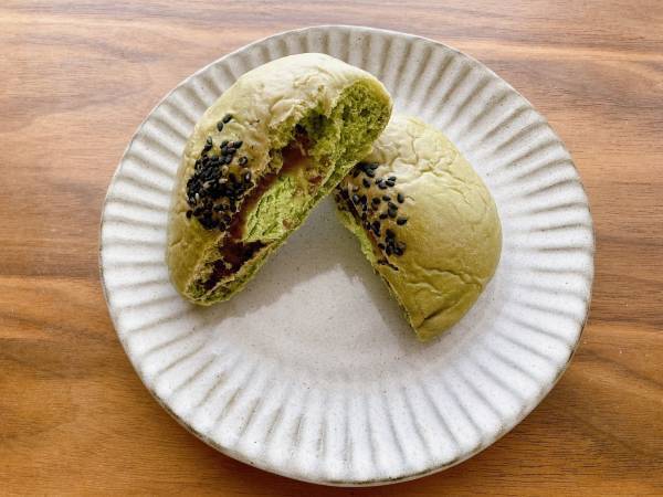 中身「たっぷり」♡「ほくほく食感」がたまらん～！【ローソン】“お抹茶ホイップあんぱん”が絶品