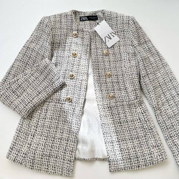 「着るだけで一気に高見え」で「最強」【ZARA】の”ブレザー”でコーデを「格上げ」