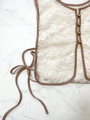 「979円」ってビックリ！「繊細レース」が可愛すぎ！【しまむら】”レースベスト”を無事にゲット