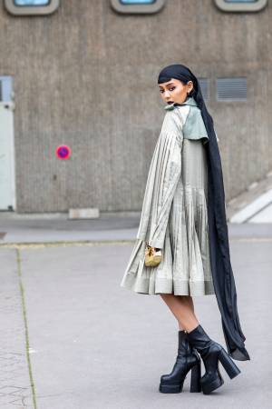 おしゃれ見え確実！ 周りと差をつけるスカーフ使いは海外ファッショニスタに学べ！