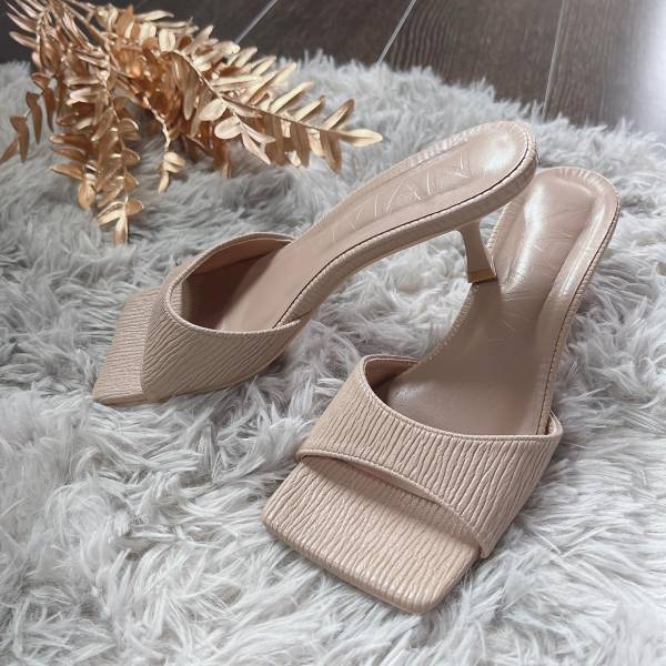 【ヌーディーサンダル】が今年は旬♪