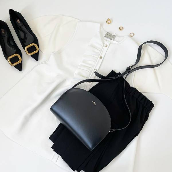 「大人可愛い」が止まらない♡【ユニクロ】オシャレ女子が一目惚れ！「ぽわん袖トップス」