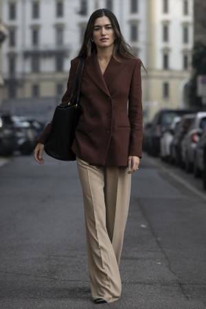 程よい色香漂うフェミニンがお好み。イリリダ・クラスニキのスナップ集【今、気になるファッションアイコン】