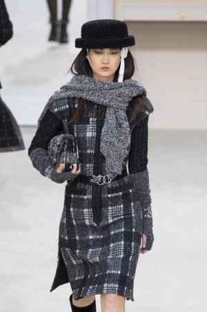 CHANELのクロージングを歩いた東洋人初のモデル、シン・ヒョンジ（Hyunji Shin）とは？