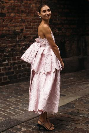 大人フェミニンはお任せあれ。ジェニー・ウォルトンのスナップ特集【今、気になるファッションアイコン】