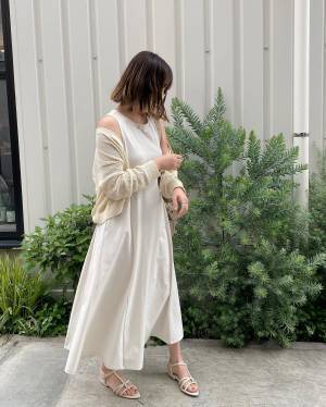 「試着室で即決！」だって♡ 【ユニクロ】デザインも機能性もパーフェクト◎「最強ノースリワンピ」