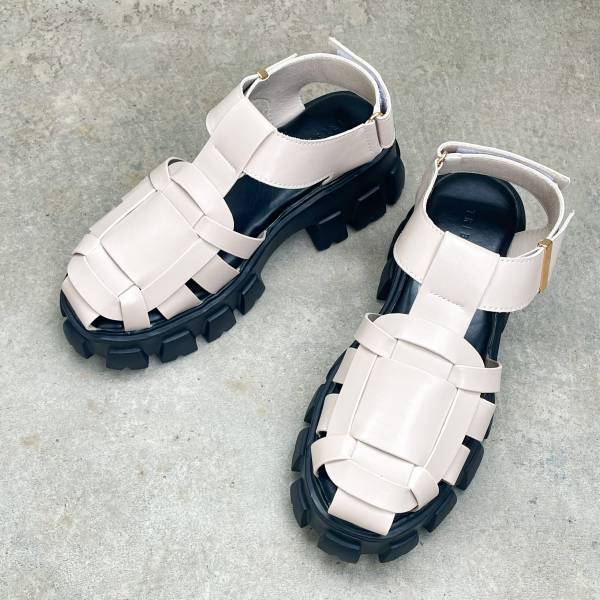 めーーっちゃ「優秀アイテム」！！ボリュームが可愛いっ！【グルカサンダル】“ホワイトベージュ”