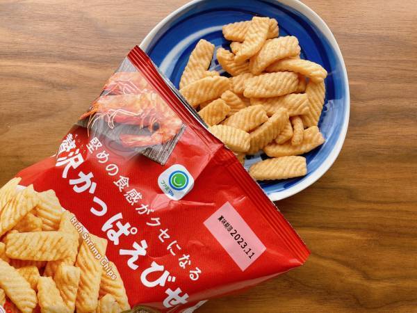 「即購入」！「ガリっと噛み応え」がクセになるぅ！！【ファミリーマート】“贅沢かっぱえびせん”集