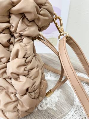 やっと出会えたぁぁ！「クシュクシュ素材」が可愛すぎ！【しまむら】“巾着バッグ”紹介