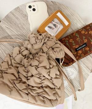 やっと出会えたぁぁ！「クシュクシュ素材」が可愛すぎ！【しまむら】“巾着バッグ”紹介