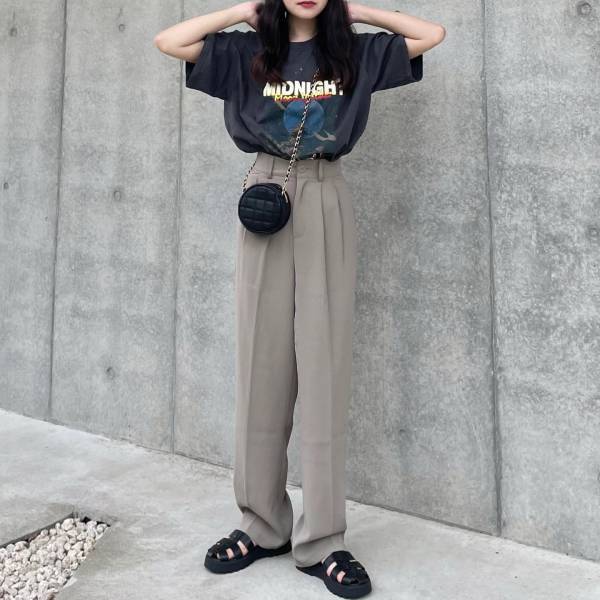 おしゃれ【マイクロバッグ】に注目！スタイリングに映える色や形とは？