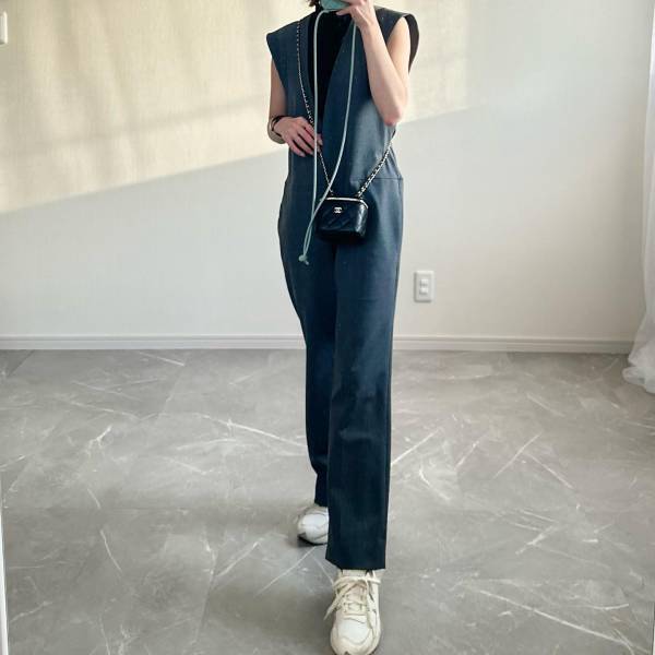 おしゃれ【マイクロバッグ】に注目！スタイリングに映える色や形とは？