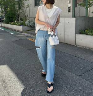 《安定の「黒」が無双中ッ！！》【ユニクロ】色・形・価格も最高（泣）「売れ筋サンダル」