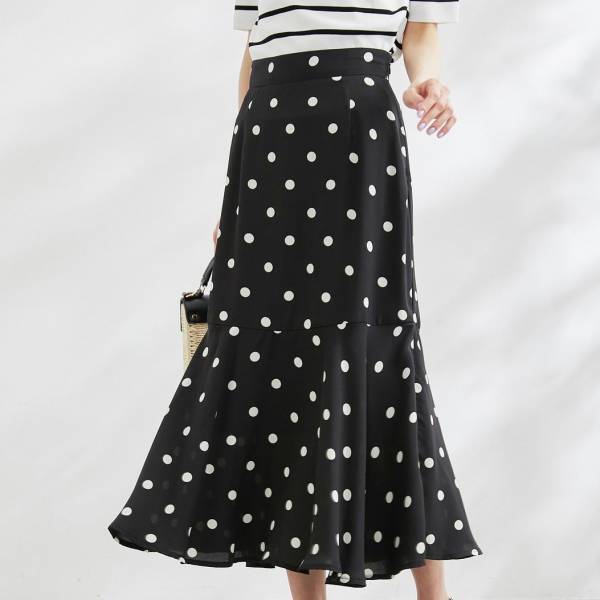 《これは本気で可愛い。》 【ROPÉ PICNIC】美シルエットで全方位モテ♡「ドット柄スカート」