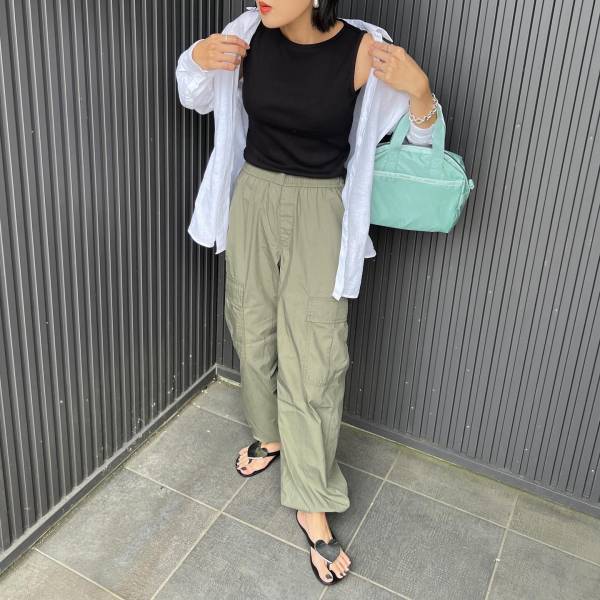 やっぱ「白」が大優勝ッ！！【ユニクロ】ユニ女も「かなりヘビロテ」って♡「万能シャツ」