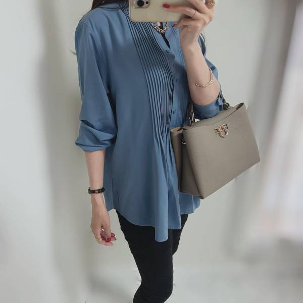 ＜1枚あると便利かも！！＞【ユニクロ】オンオフ使えて 大人っぽ♡ 「万能ブラウス」