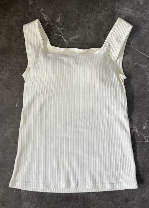 ＜こう着こなします！＞「快適」すぎる夏にヘビロテしたい”おすすめタンクトップ”をレポ！