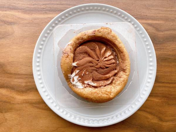 さすがに「贅沢」すぎるって…！【ファミリーマート】「まさにティラミスそのもの」な菓子パンを食べてみた