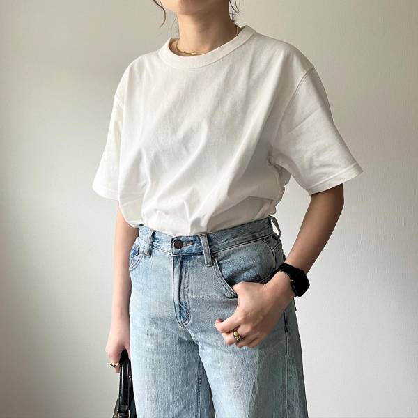 「めっちゃ使える」「すごく使える」【ユニクロ】”クルーネックT”「こなれ感」コーデまとめ