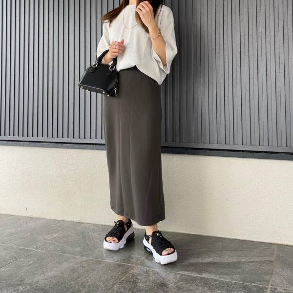 えっ！ これも『値下げ』だって！【ユニクロ】買うなら今かも♡ 大人かわいい「ロングスカート」