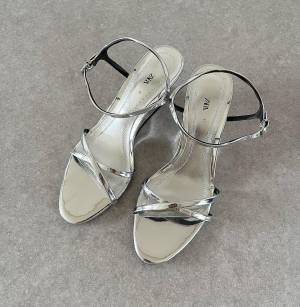 今シーズン揃えた！！上品でほんっとに可愛い♡【ZARA】”2023夏サンダル＆パンプス”まとめ